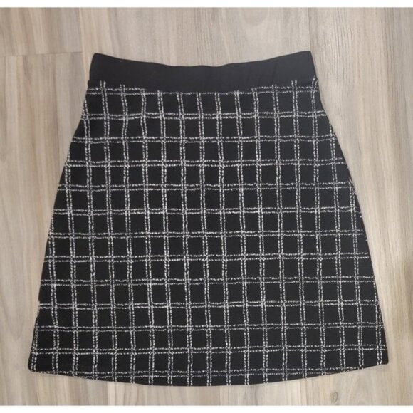 Gilli Black & White Skirt - Picture 4 of 6